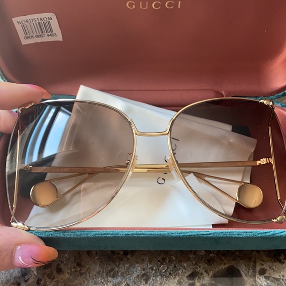 Gucci Oversized Sunglasses - Picture 2 of 4